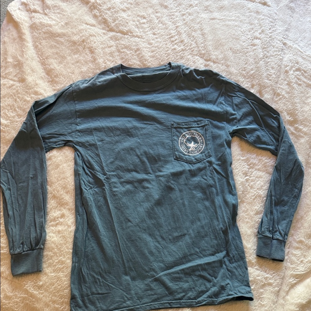 The Southern Shirt Company Men's Long-Sleeve Pocket Tee in Slate